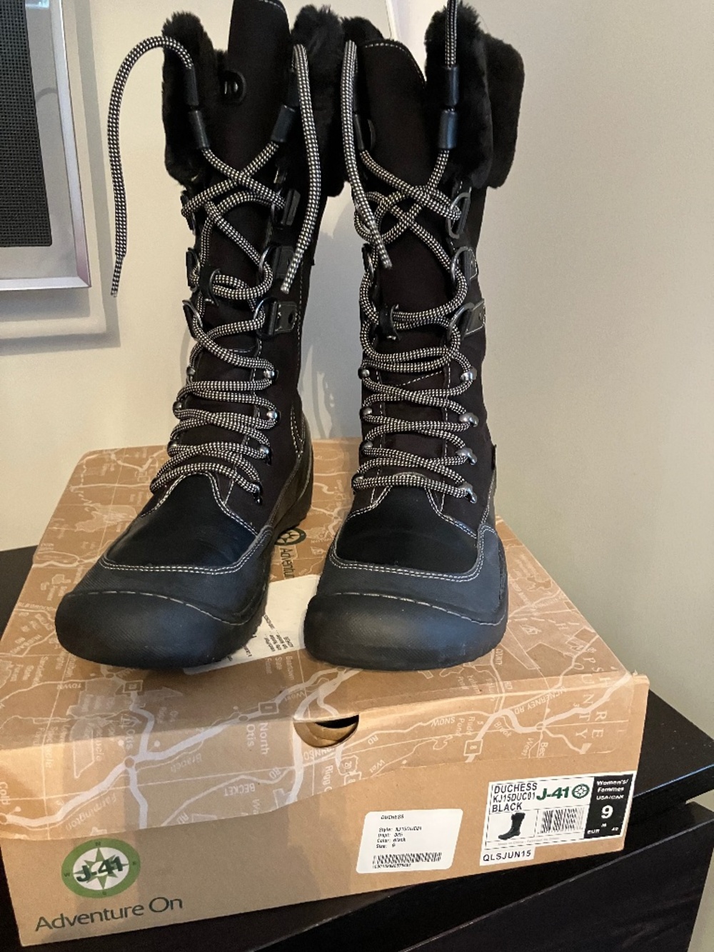 J-41 Women's Duchess Snow Boot. Black Size 9